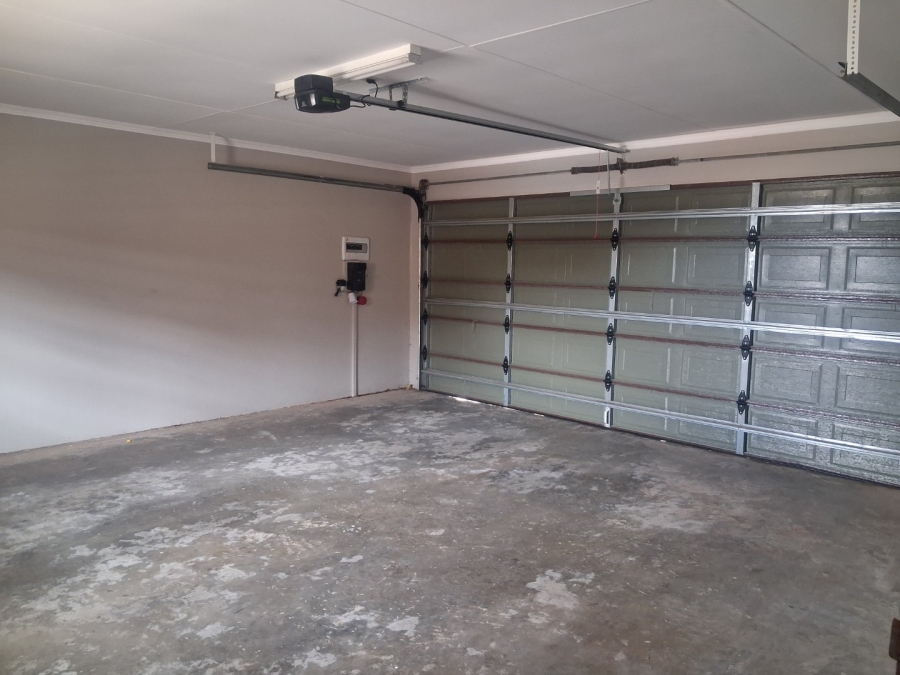 To Let 3 Bedroom Property for Rent in Hillside Free State